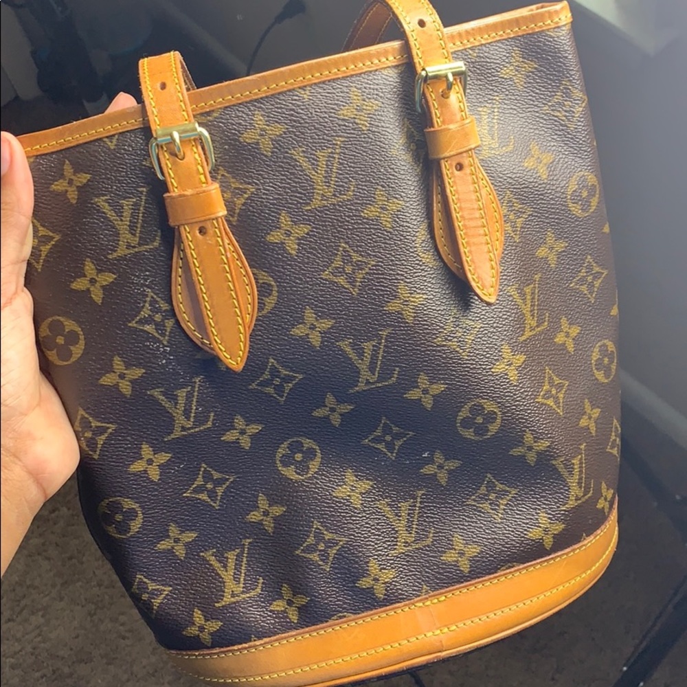 Louis Vuitton Purse.